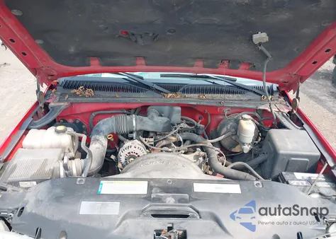 2000 Chevrolet Silverado 1500 z USA, uszkodzony, nr VIN 1GCEC14W0YZ292676